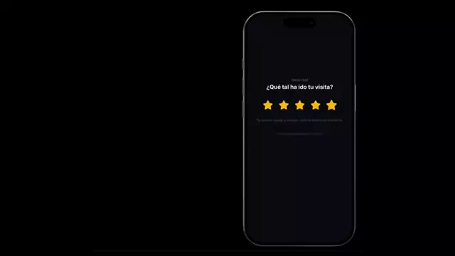 La encuesta de Revioo en el móvil de un cliente, preguntando qué tal ha ido su visita sobre cinco estrellas.